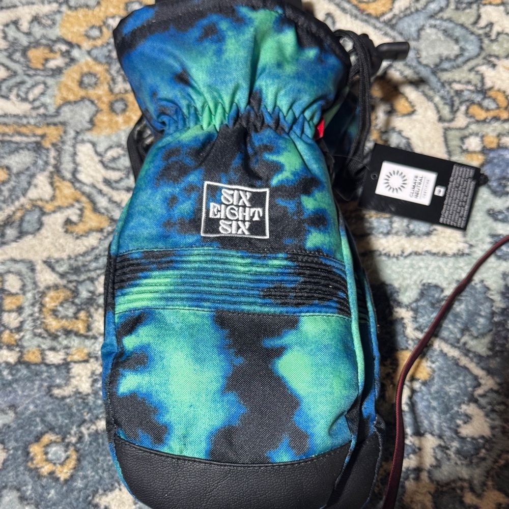 NWT Six eight six ski gloves men’s small 686